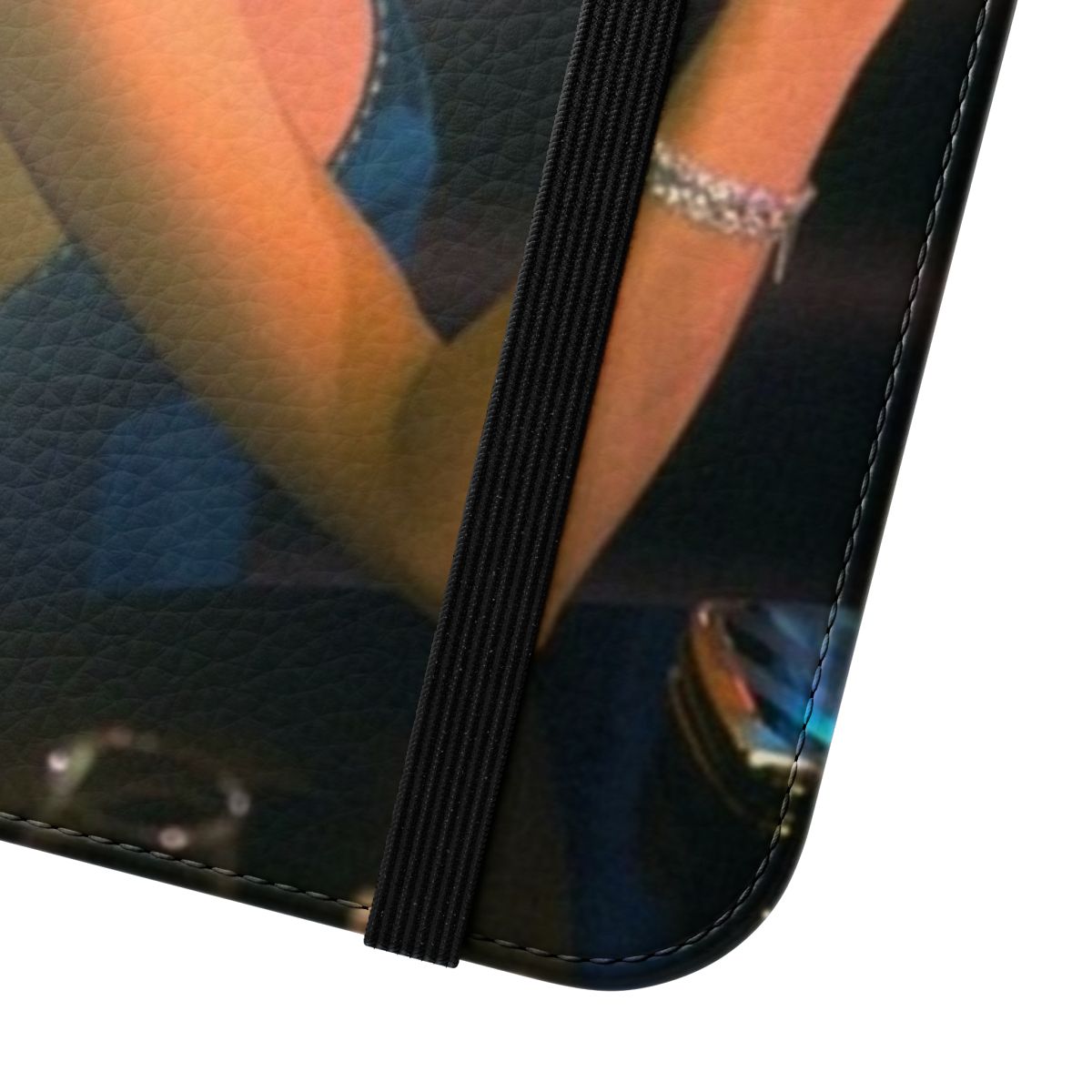 Flip cover phone case featuring the character Elvira Hancock from the 1983 film Scarface - Close Up