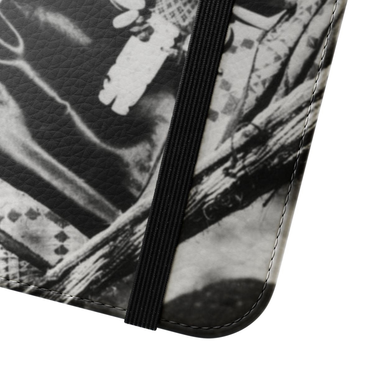 Vintage-inspired phone case featuring a stylized portrait of artist Frida Kahlo - Close Up