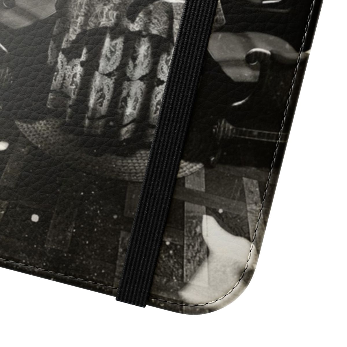 Flip cover phone case with a gothic skull design - Close Up